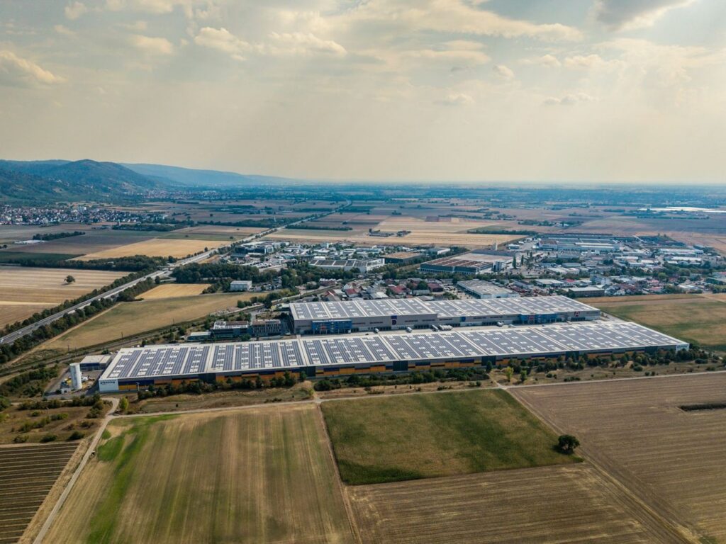 Industrial warehouse rooftop solar